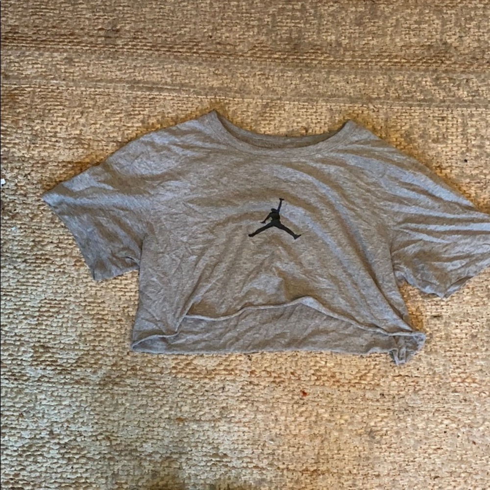 grey jordan cropped tee
